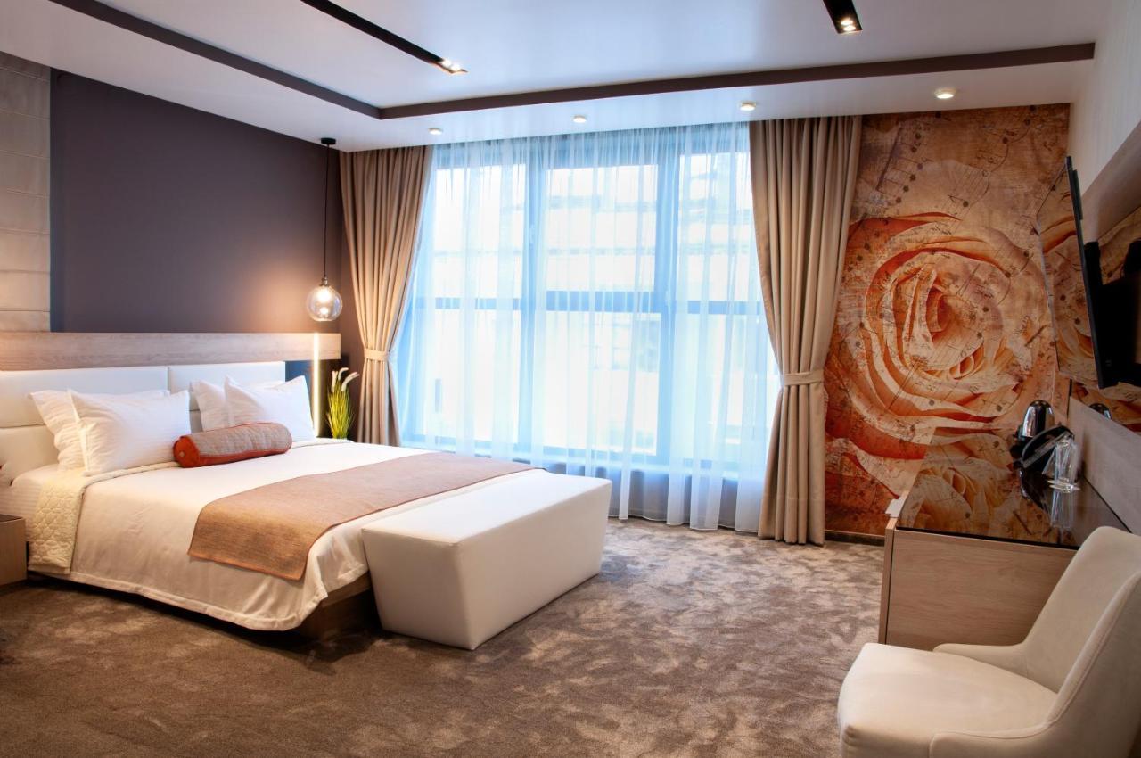 Family Hotel Business Club Sjoemen Buitenkant foto
