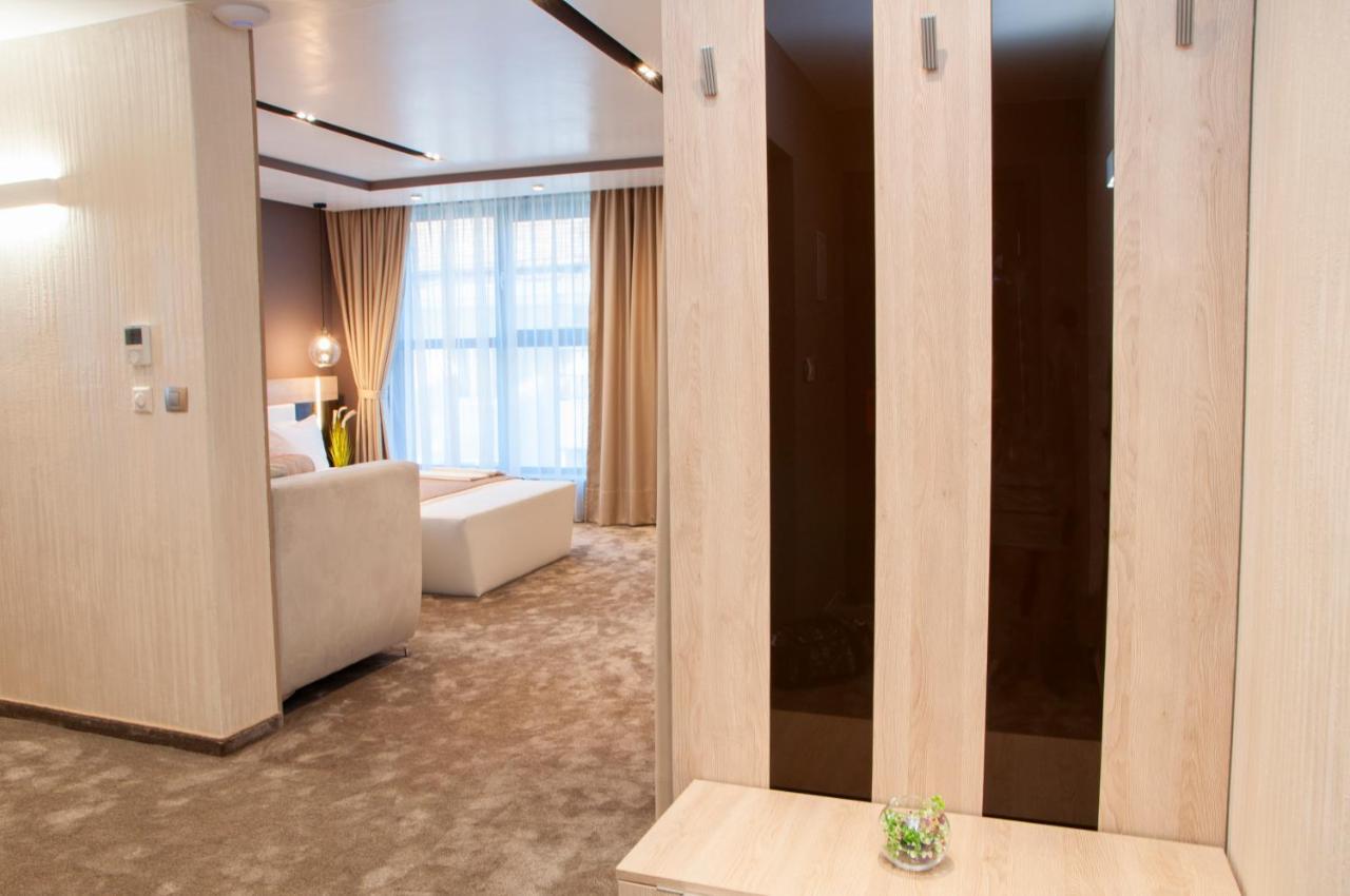 Family Hotel Business Club Sjoemen Buitenkant foto