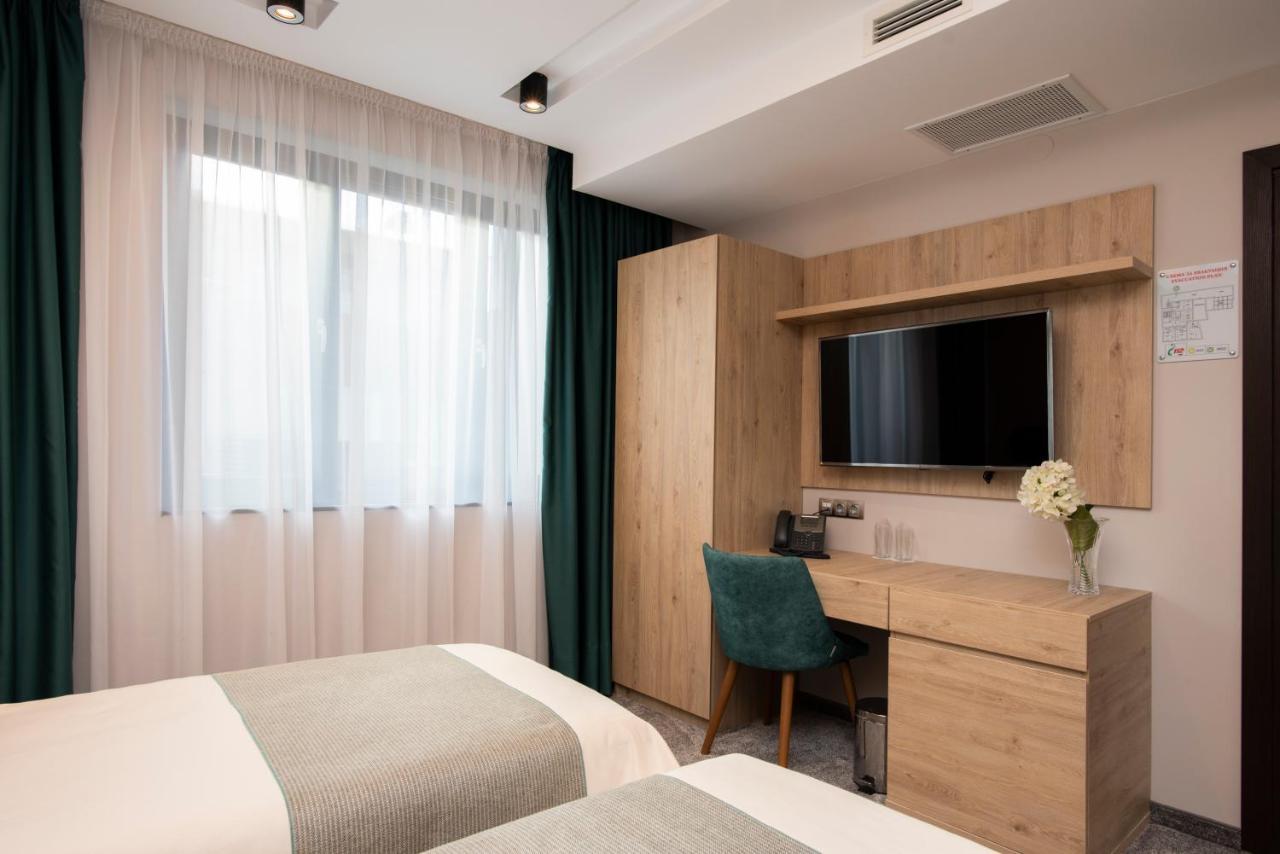 Family Hotel Business Club Sjoemen Buitenkant foto