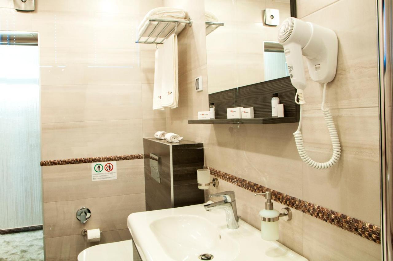 Family Hotel Business Club Sjoemen Buitenkant foto
