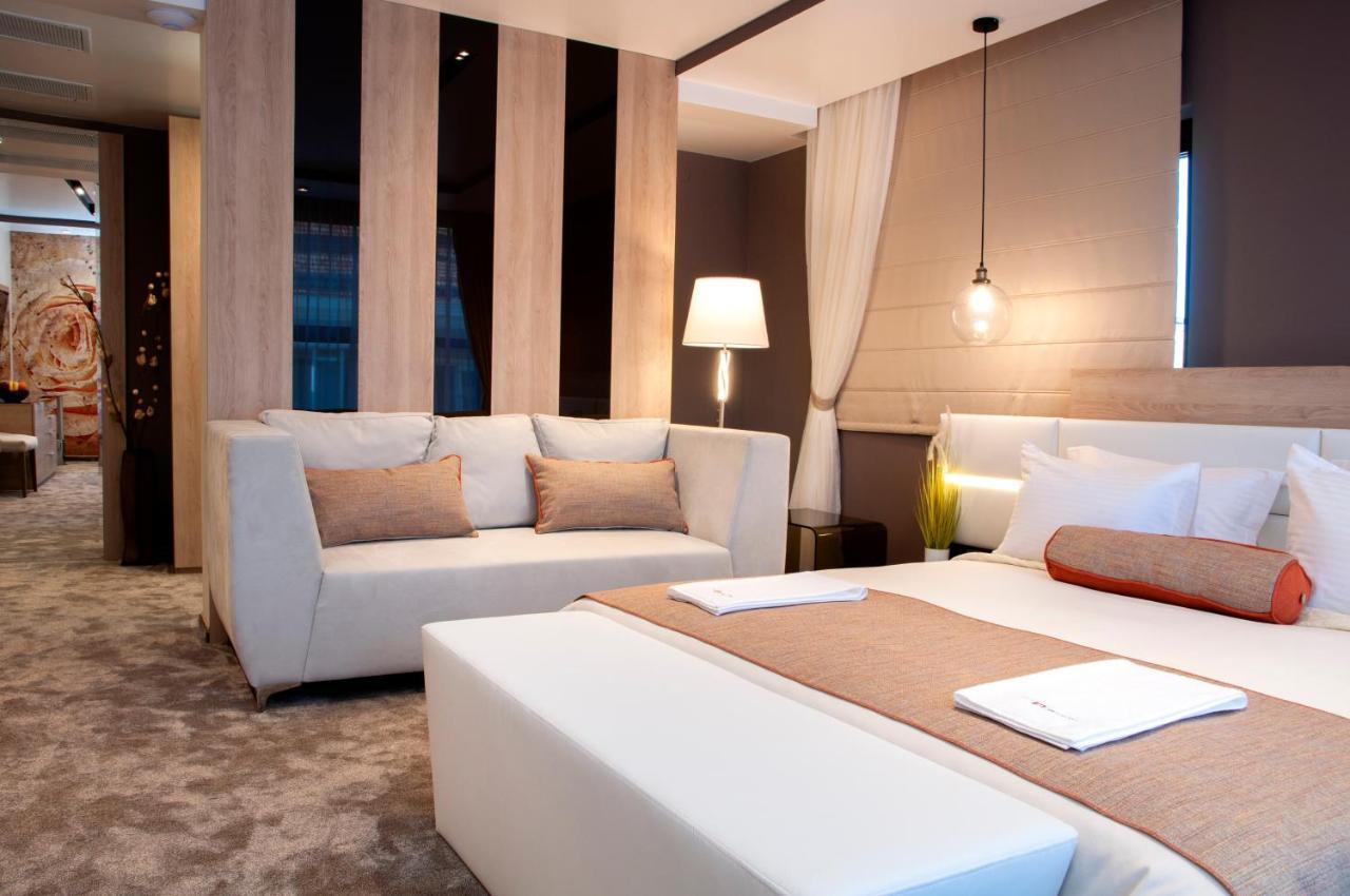 Family Hotel Business Club Sjoemen Buitenkant foto