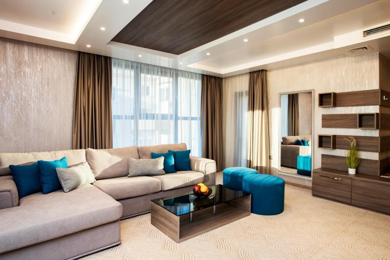 Family Hotel Business Club Sjoemen Buitenkant foto