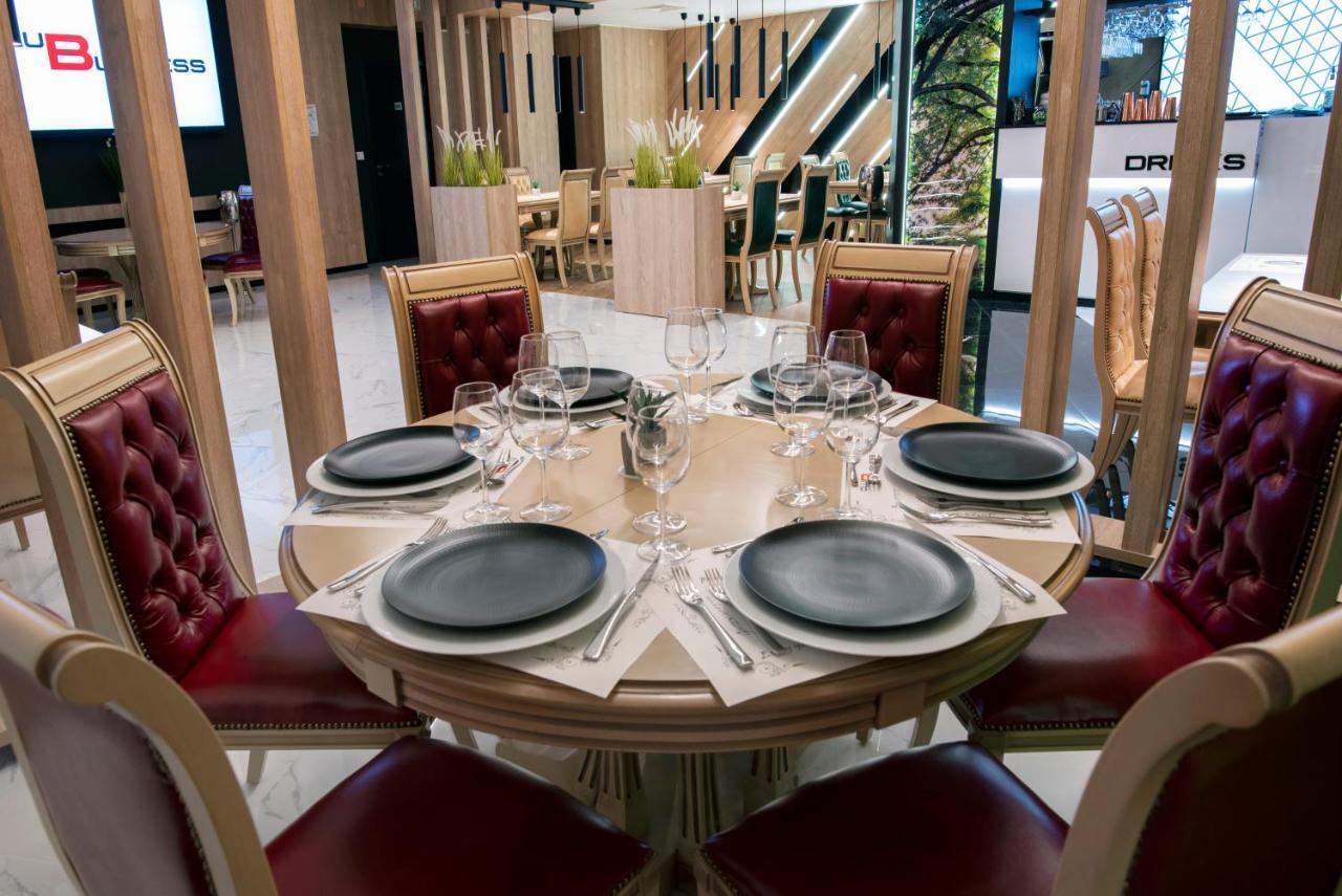 Family Hotel Business Club Sjoemen Buitenkant foto