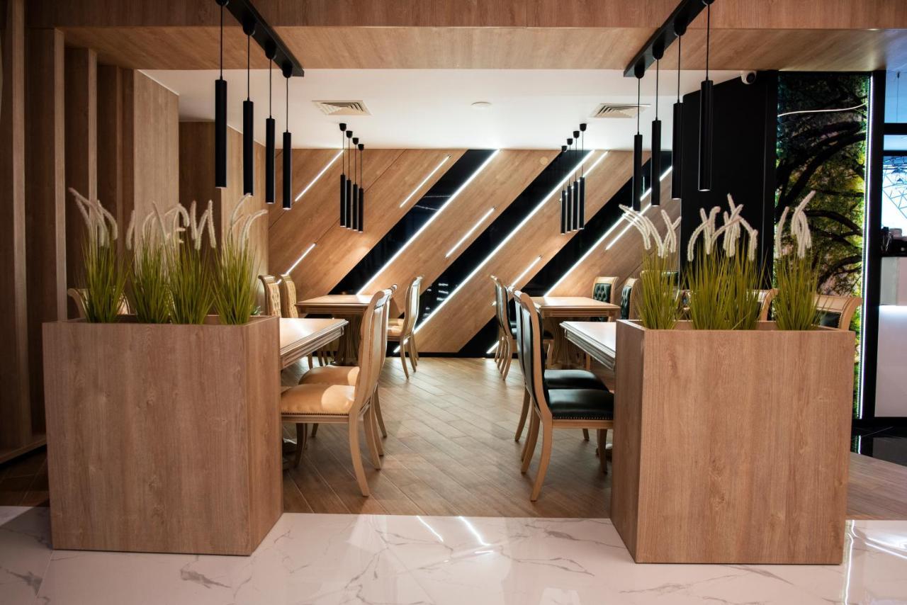 Family Hotel Business Club Sjoemen Buitenkant foto