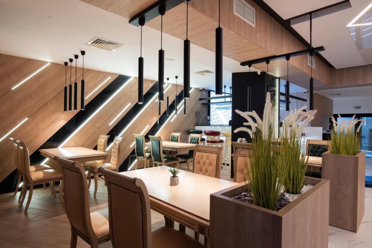 Family Hotel Business Club Sjoemen Buitenkant foto